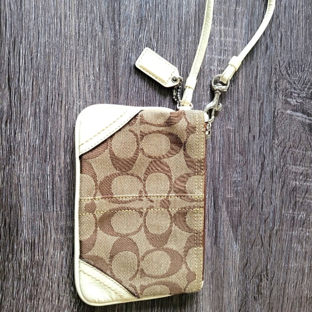 Small Coach wristlet